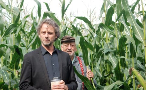 Hans en Julien Croiset in een promobeeld van Beneden de Rivieren