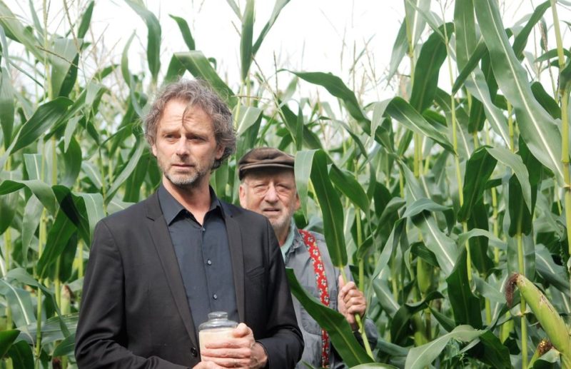 Hans en Julien Croiset in een promobeeld van Beneden de Rivieren