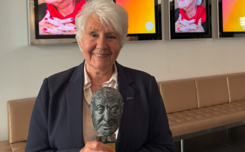 Anne Wil Blankers met de Johan Kaart prijs